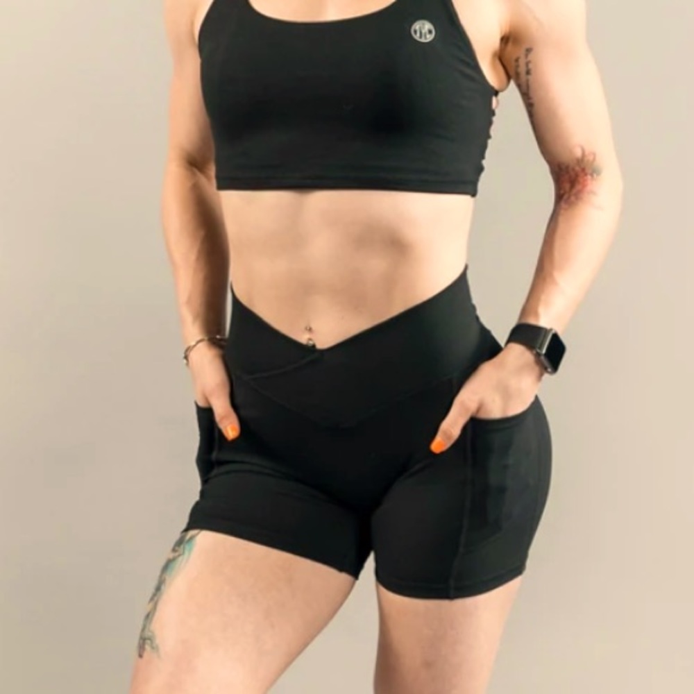 Til You Collapse Effortless Vortex Pocket Shorts- size small (6)